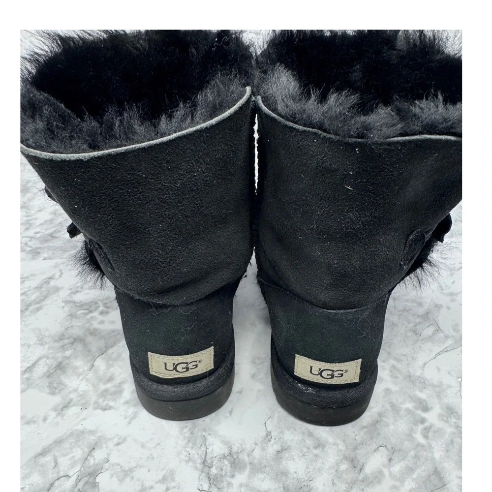 UGG bailey button